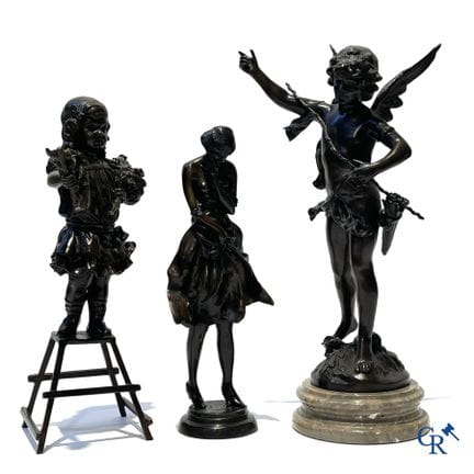 Set di 3 statue in bronzo (postume): “Ragazza con 