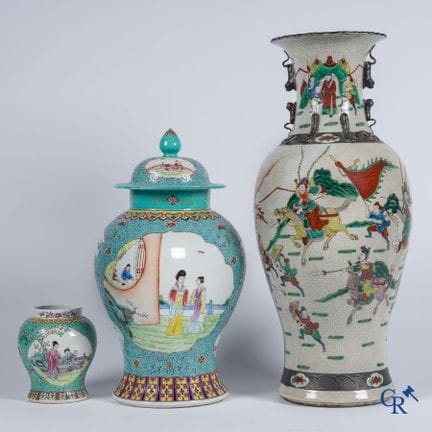 Arte asiatica. Porcellana cinese. Set di 3 vasi ci