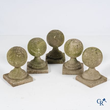 Decorazione da giardino. Set di 5 sfere da giardin