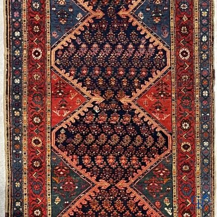 Tappeto orientale. Grande tappeto antico annodato 