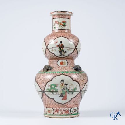 Arte asiatica. Porcellana cinese. Un grande vaso a