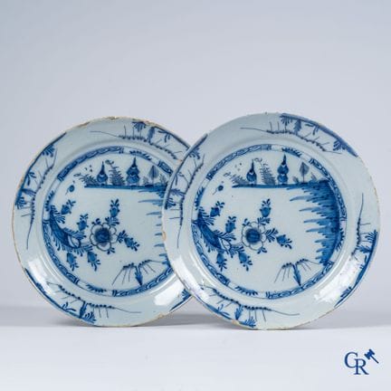 Faience. Paire d'assiettes en faience de Delft. Ho