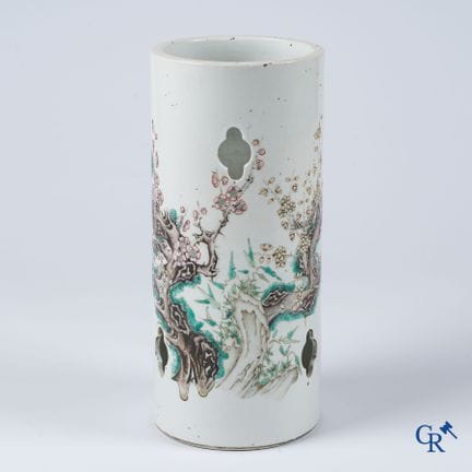 Arte asiatica. Porcellana cinese. Portacappelli in
