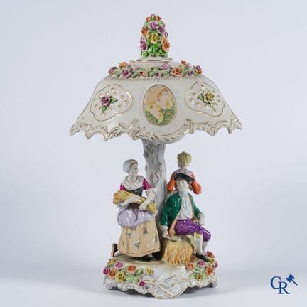Porcellana tedesca. Grande lampada da tavolo in po