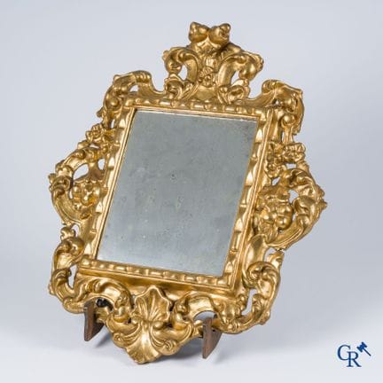 Specchio in legno dorato. Italia, opera veneziana 