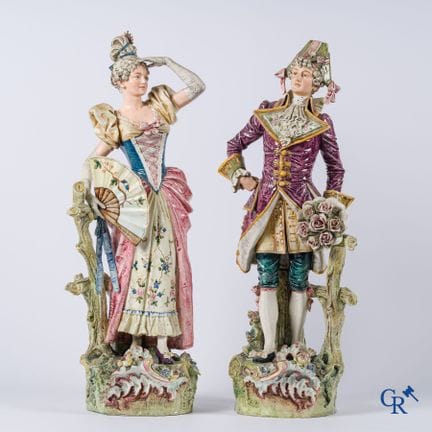 Paire de grand sujets. Marquis et marquise en faïe