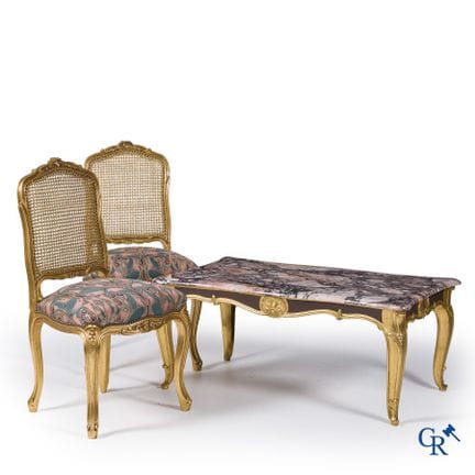 Arredamento. Tavolino in legno dorato con piano in