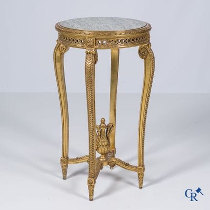 Arredamento. Tavolino in stile LXVI in legno intag