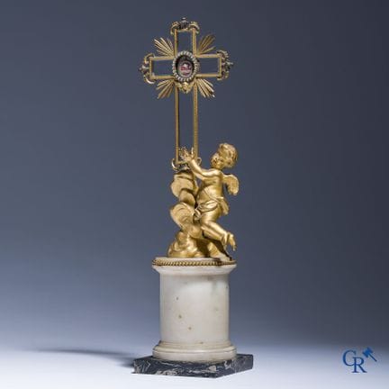 Oggetti religiosi. Reliquiario in bronzo finemente