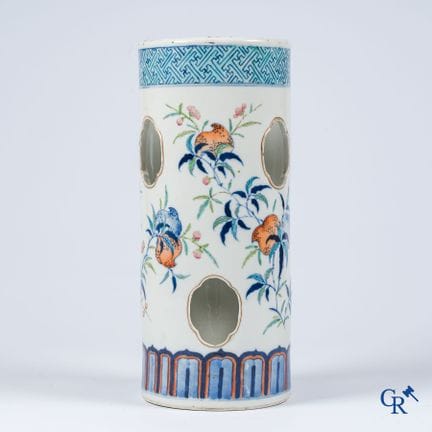 Arte asiatica. Porcellana cinese. Portacappelli in