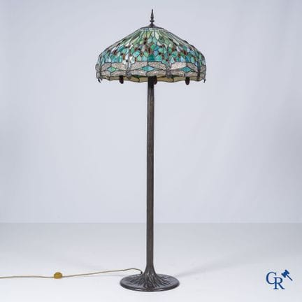 Lampada da terra in bronzo e vetro colorato con li