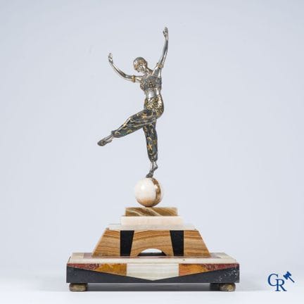 Art déco. Ballerina orientale in bronzo argentato 