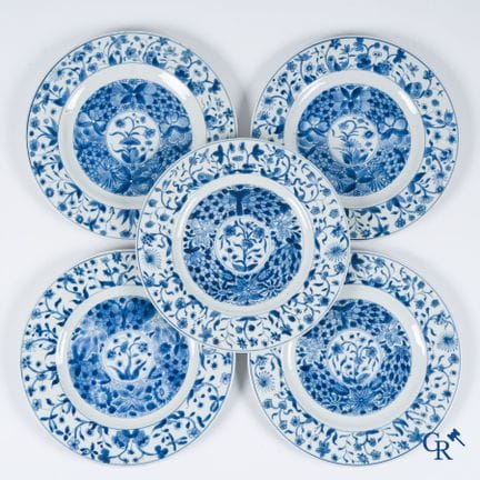 Arte asiatica. Porcellana cinese. 5 piatti in porc