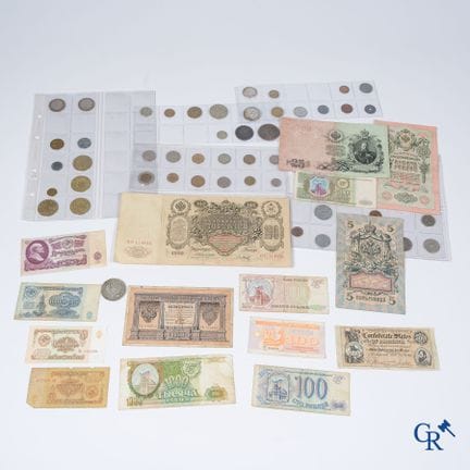 Piccola collezione di monete e banconote, tra cui 