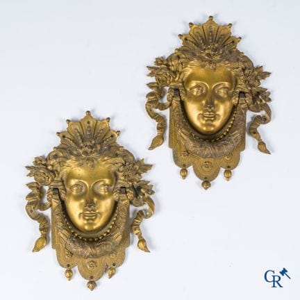 Eccezionale coppia di ornamenti in bronzo finement