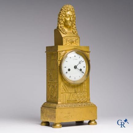 Epoca di Carlo X. Orologio da libreria in bronzo f