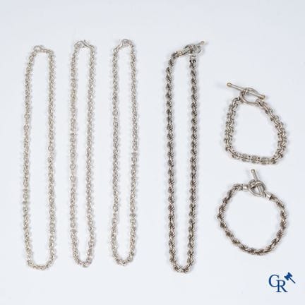 Gioielli. Set composto da vari gioielli in argento