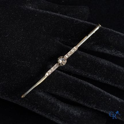 Gioielli. Spilla/spilla da cravatta in oro 750°/00