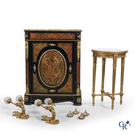 Mobili. Set composto da un mobile in stile Boulle,