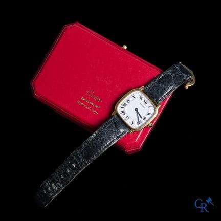 Cartier, Parigi. Orologio da polso da donna in oro