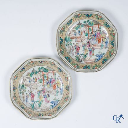 Arte asiatica. Porcellana cinese. Coppia di piatti