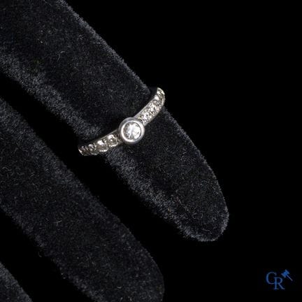 Gioielli. Anello in oro bianco 750°/00 con diamant