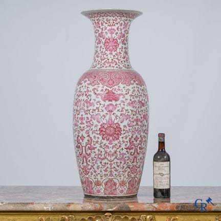 Arte asiatica. Porcellana cinese. Grande vaso a ba