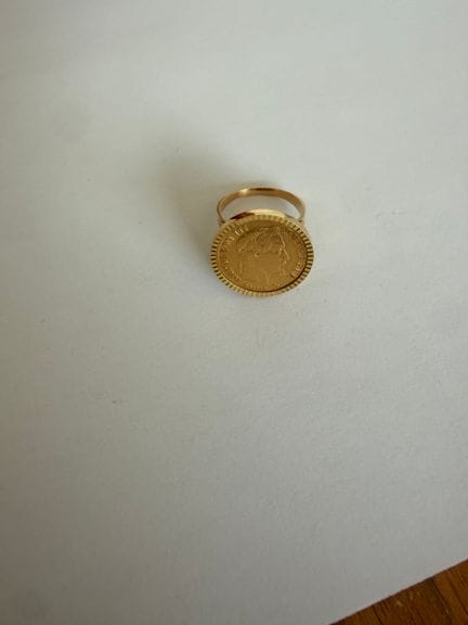 Bague en or jaune 18kt montée d'une pièces de 10 F