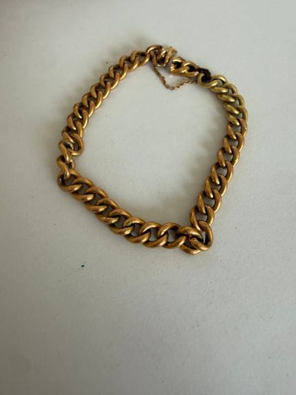 Gourmette or jaune 18 kt.
Poinçon Tête d'aigle.
Po