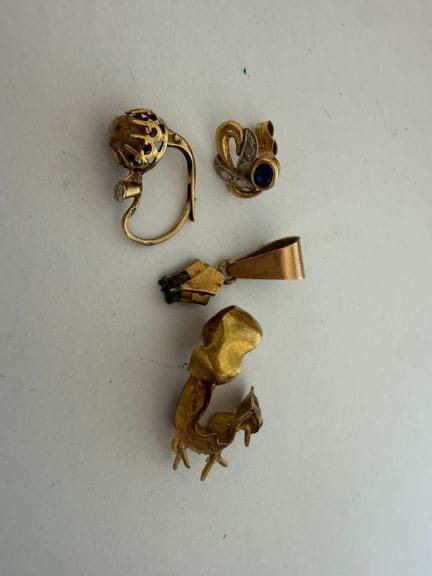 Débris d'or comprenant or dentaire, boucles d'orei