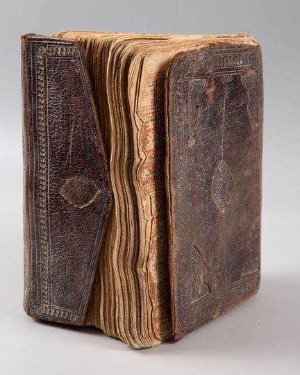 Un Corán manuscrito, siglos XVIII/XIX
Escrito con 