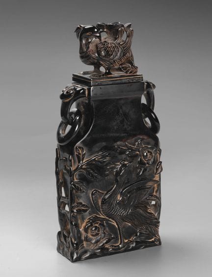 Récipient à couvercle en matériau noir sculpté (bo