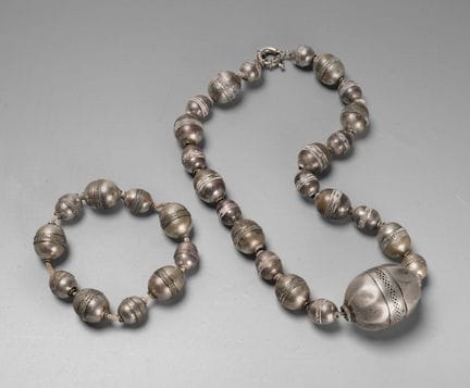 Collier et bracelet en perles d'argent, Turkménist