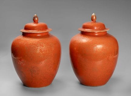 Paire de pots à gingembre en porcelaine avec couve