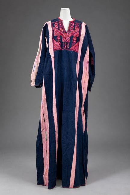 Un vestido bordado (thobe), Palestina, principios 