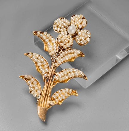 Broche « Fleur » en or jaune 18 carats et perles d