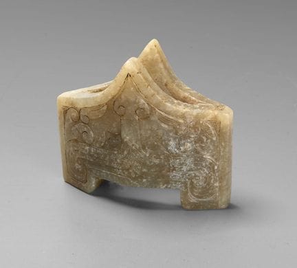 Garde d’épée archaïque en jade sculpté, Chine, dyn
