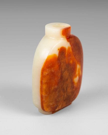 Une tabatière en jade roux sculpté, Chine, dynasti