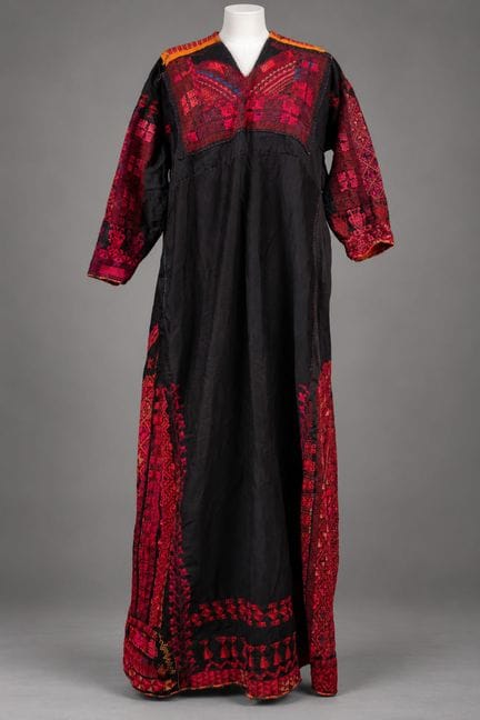Vestido «thobe» de algodón bordado, Palestina, pri