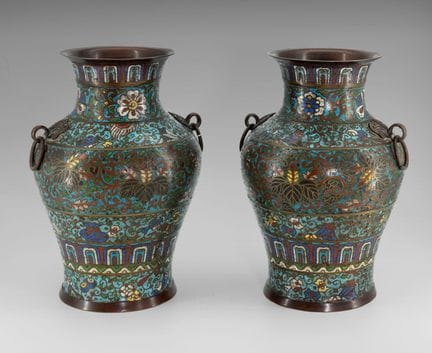 Paire de vases en bronze et émail champlevé, Chine