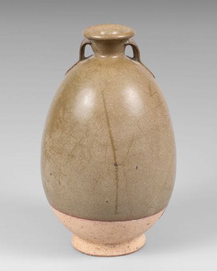 Vase en porcelaine à deux anses, recouvert d’un ém