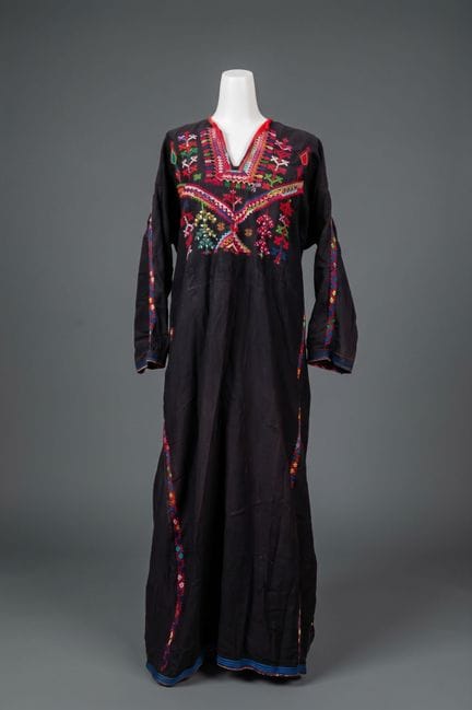 Robe brodée, Palestine, Haute Galilée, début du XX