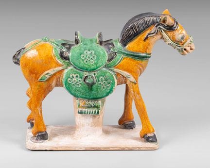 Figurine en poterie émaillée « Sancai » représenta