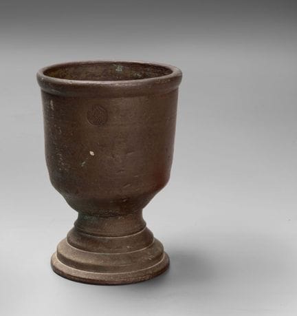 Mortier islamique ancien en bronze
Bronze coulé, r