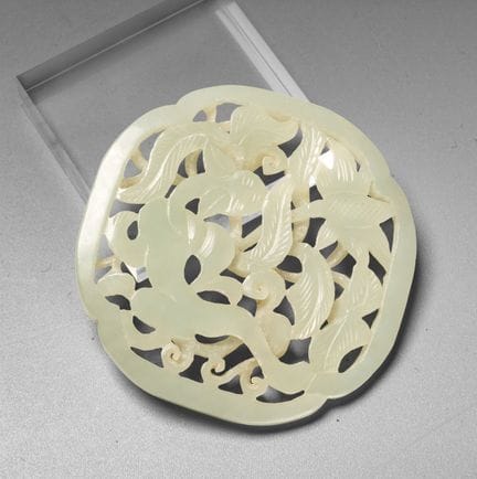 Plaque en jade céladon sculpté, Chine, dynastie Qi