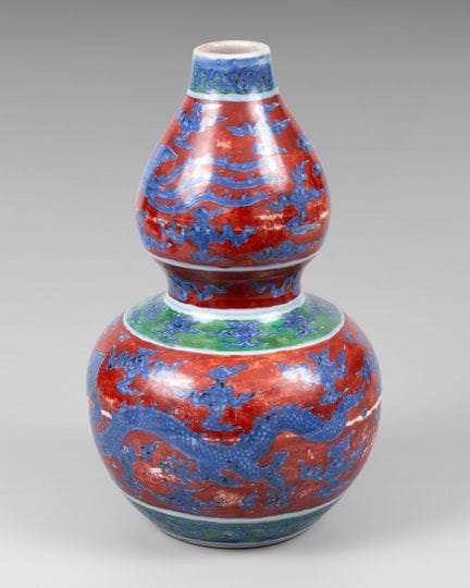 Vase en porcelaine émaillée polychrome, Chine, fin