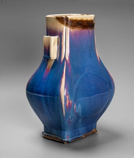 Vase chinois en porcelaine à glaçure flambée
Corps