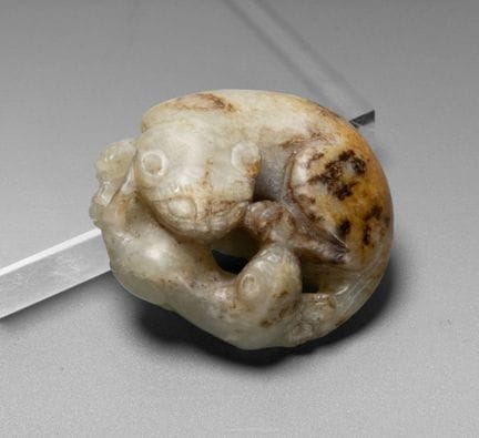 Figurine en jade sculpté représentant un animal en