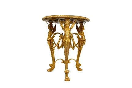 Chandelier de style Empire. Réalisé en bronze doré