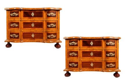 Paire de commodes d'inspiration allemande, XXe siè